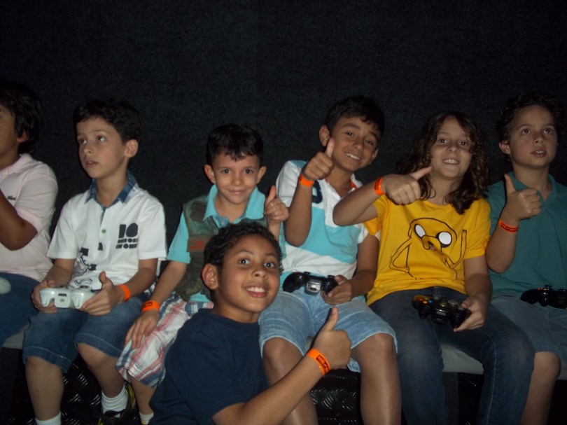 Amigos no rodas da diversão