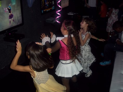 Festa criativa para Meninas - jogando just dance
