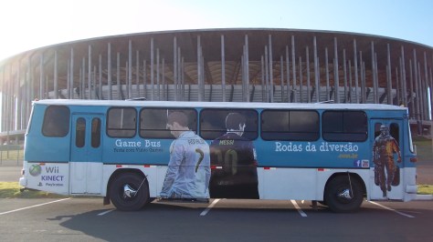 estádio ônibus com videogames