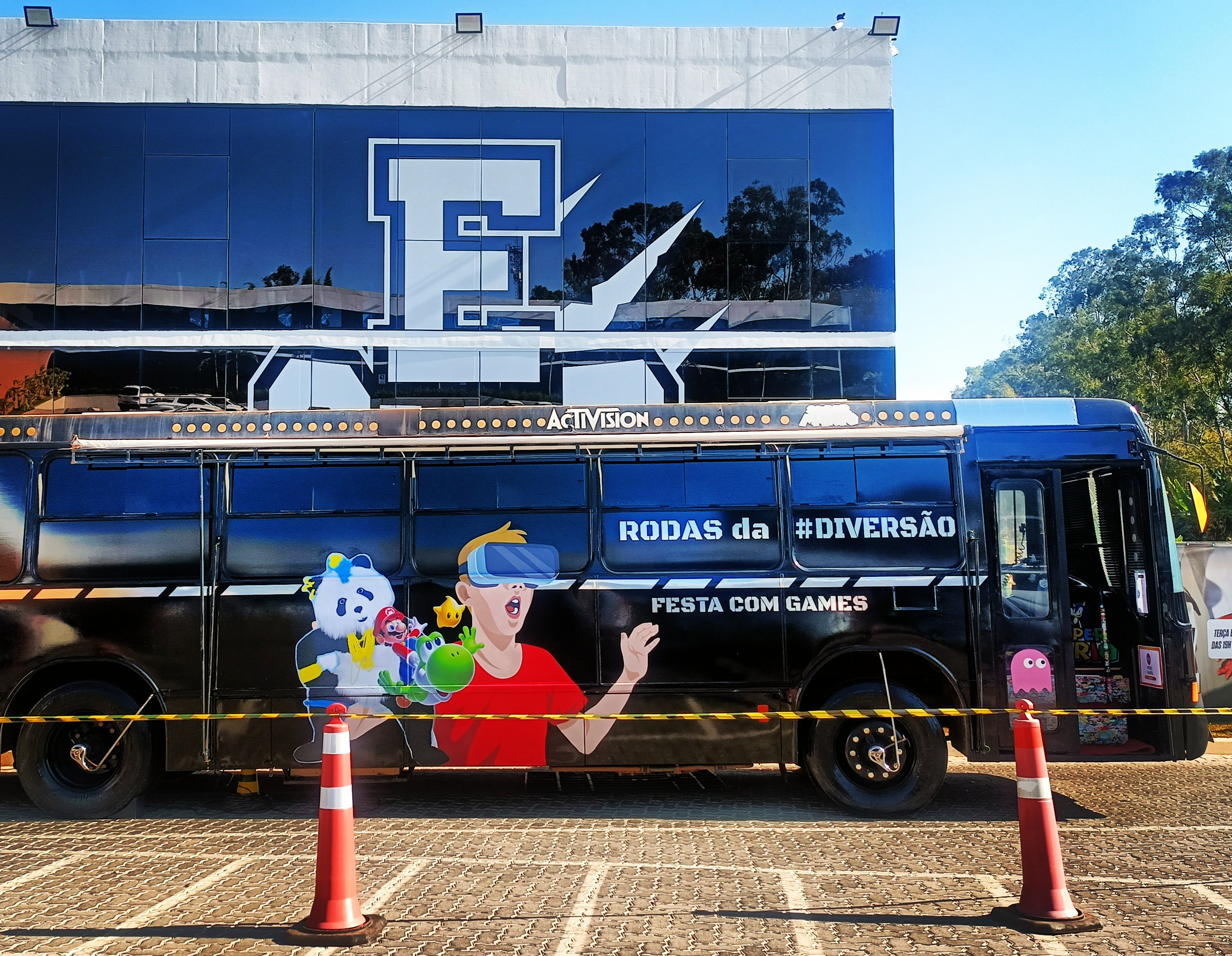 Festa infantil no Colégio